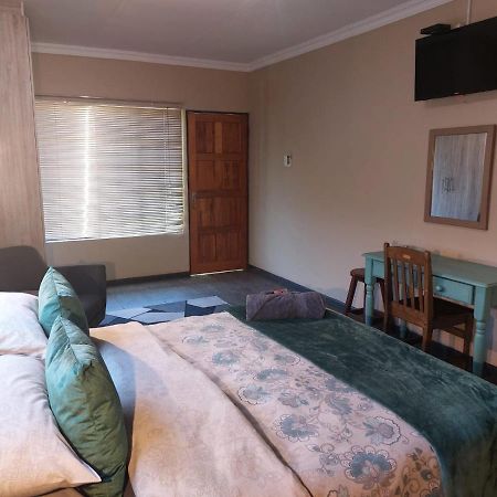 Wisteria Lane Guesthouse Postmasburg Екстер'єр фото