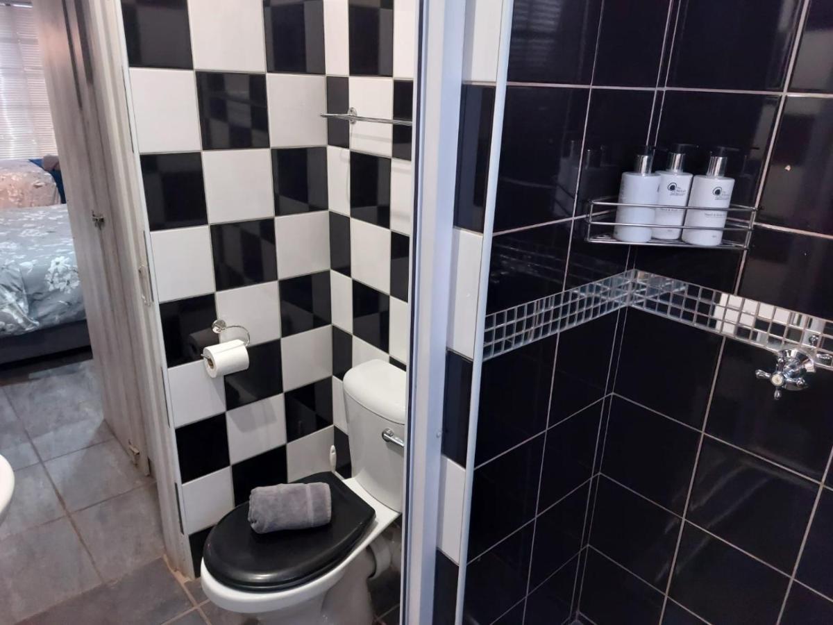 Wisteria Lane Guesthouse Postmasburg Екстер'єр фото