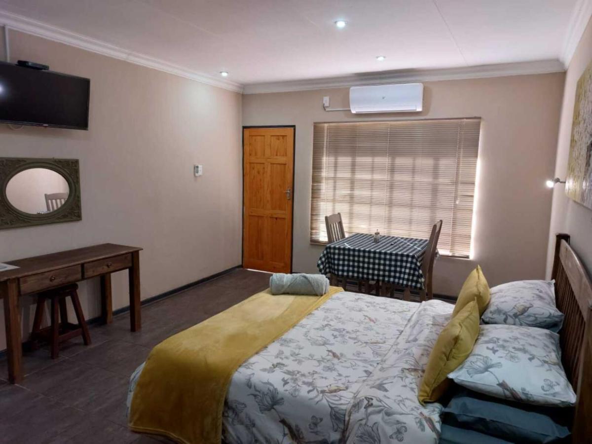 Wisteria Lane Guesthouse Postmasburg Екстер'єр фото