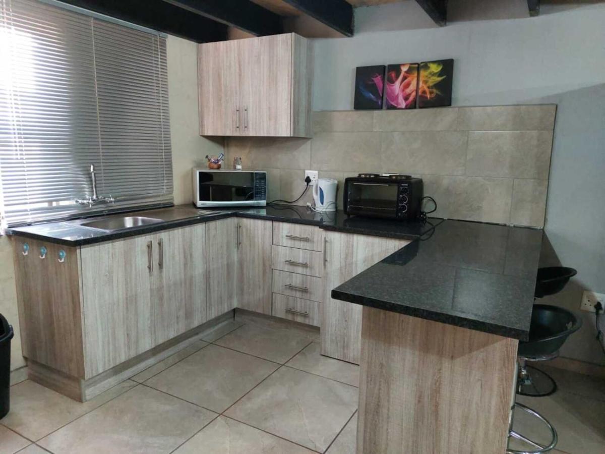 Wisteria Lane Guesthouse Postmasburg Екстер'єр фото