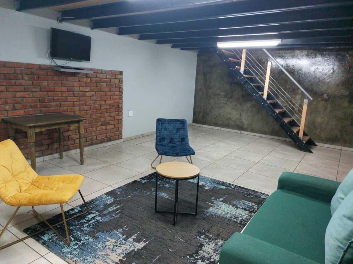 Wisteria Lane Guesthouse Postmasburg Екстер'єр фото